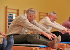 Parkinsonova-bolest-starci-vezbe-ilustracija